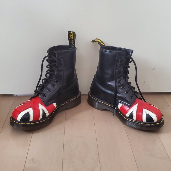 Union Jack Dr. Martens Size 5 Womens - Picture 3 of 12